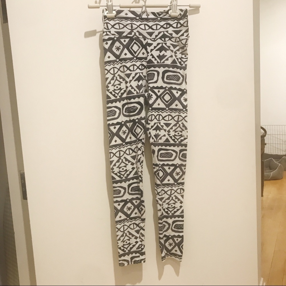 Black and White Tribal Print Leggings